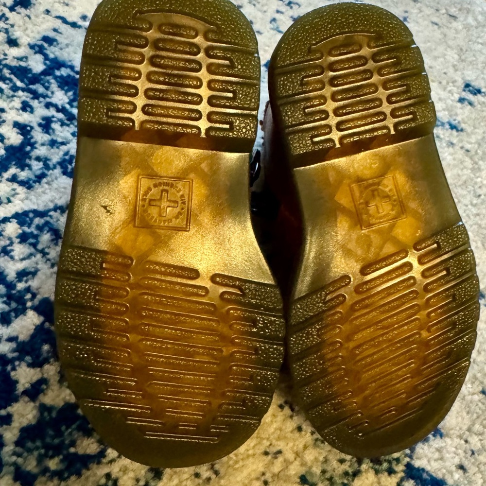 Toddler leather Doc Marten boots with fleece lining. Air wait/bouncing soles. - Picture 4 of 4